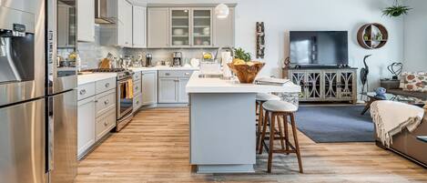 Fridge, microwave, stovetop, dishwasher