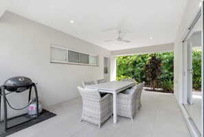Fire up the BBQ and enjoy leisurely alfresco meals on the covered patio, surrounded by lush tropical greenery. - The Last Resort - Villa 1 (Palm Cove)