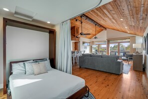 2 bedrooms, iron/ironing board, free WiFi, bed sheets - Stunning Beach Home | AC, Garage, Patio, BBQ (San Diego)