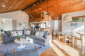 Smart TV - Stunning Beach Home | AC, Garage, Patio, BBQ (San Diego)