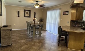Dining - Spacious home/outdoor area minutes from Amazon Center, LSU, SU, downtown & mall (Baton Rouge)