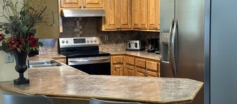 Spacious home/outdoor area minutes from Amazon Center, LSU, SU, downtown & mall