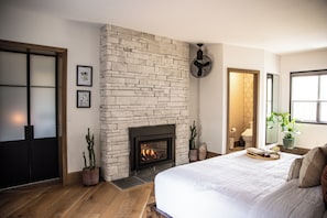3 habitaciones, escritorio, tabla de planchar con plancha y wifi gratis