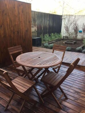 Outdoor dining - Hotel Boutique Lambassade Bellavista (Santiago)