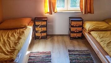 5 bedrooms, free WiFi, bed sheets