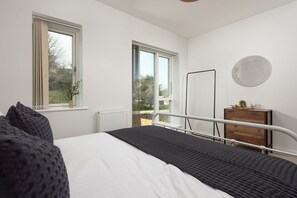 2 bedrooms, iron/ironing board, Internet, bed sheets