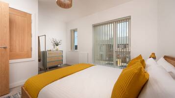 2 bedrooms, iron/ironing board, Internet, bed sheets