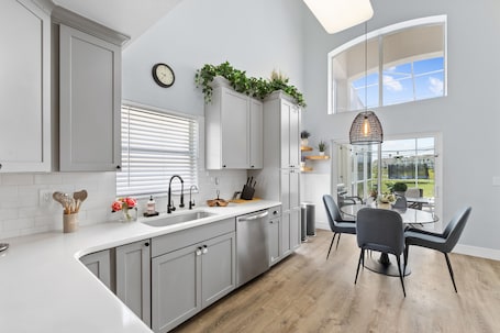 Fridge, microwave, oven, stovetop. Splendid Lake View Villa With Heated Pool/spa Near Disney