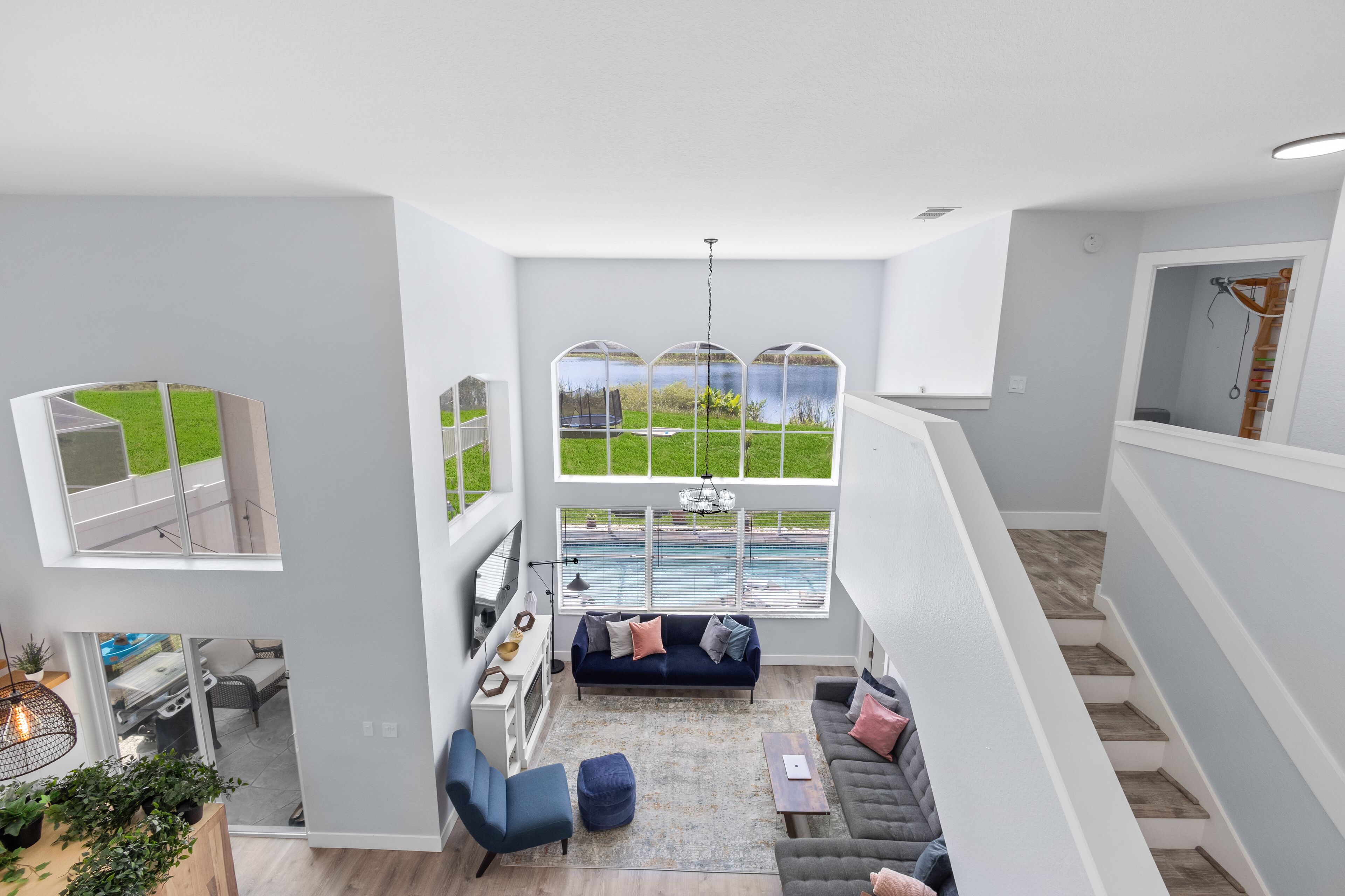 Smart TV, chimenea, Netflix y tenis de mesa 