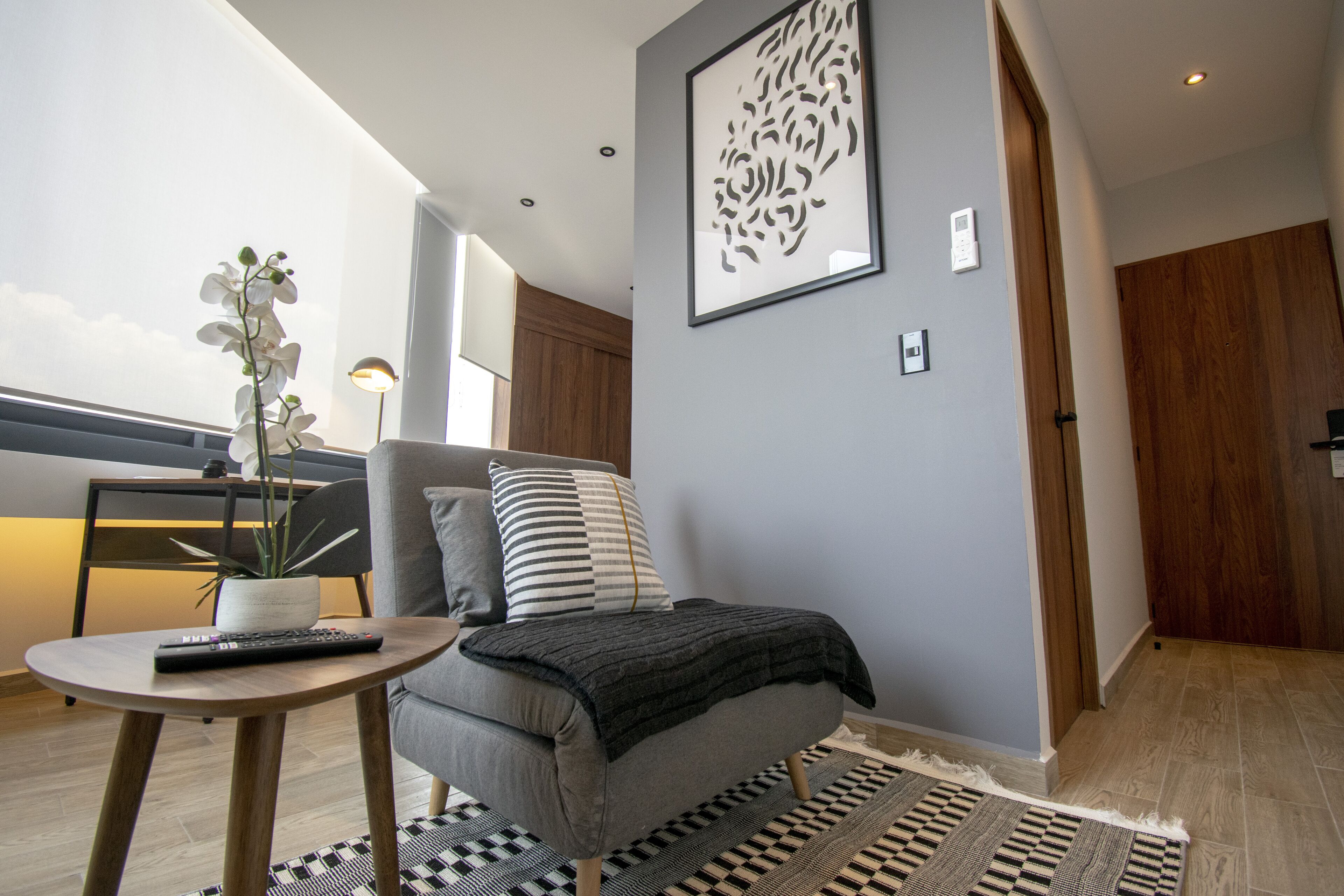 Loft Premium, 1 habitación | Área de sala de estar | Smart TV de 40 pulgadas con canales digitales y televisión 