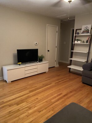 Interior - Comfortable home near 5 min from NC state  (Raleigh)