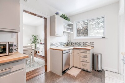 Stylish 3br Cozy Home 10min Drive from ND!