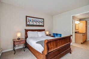 2 bedrooms, iron/ironing board, travel crib, WiFi - Winter Getaway in the Rockies (Avon)