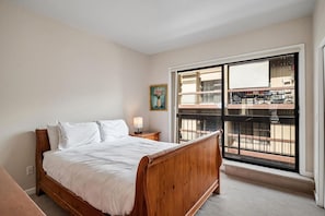 2 bedrooms, iron/ironing board, travel cot, WiFi - Winter Getaway in the Rockies (Avon)