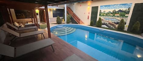 10 outdoor pools