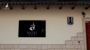 A hotel sign with a logo and the name 'HOTEL BAROS DEL INCA'. - Baños del Inca Hotel (Baños del Inca)