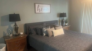 2 bedrooms, iron/ironing board, WiFi, bed sheets - Lake-Life Condo close to Attractions & LOZ strip (Lake Ozark)