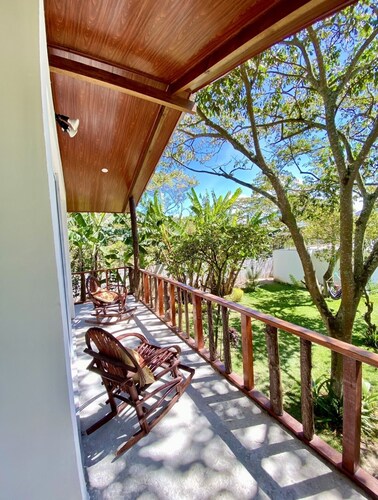 Beautiful Lakefront Treehouse