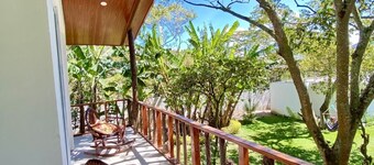 Beautiful Lakefront Treehouse