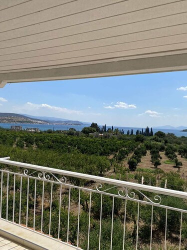 Leonidas resort is full sea view.