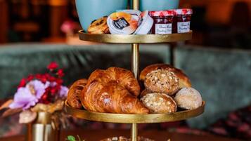 Se ofrece un desayuno a la carta todos los días (por un coste adicional)