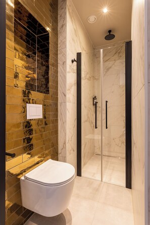 Comfort Single Room | Bathroom | Free toiletries, hair dryer, towels, soap - Monument Hotel (Zaandam)