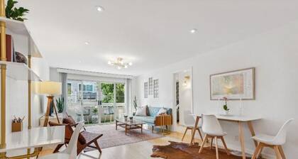 Capitol quarters! 2 bedroom condo, walking distance to everything!