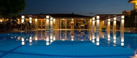 Indoor pool, outdoor pool
