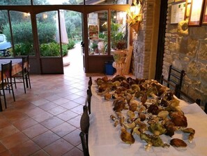 Outdoor dining - Agriturismo L'uliveto (Reitano)
