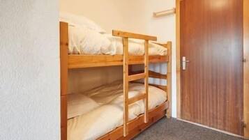 1 bedroom, iron/ironing board, WiFi