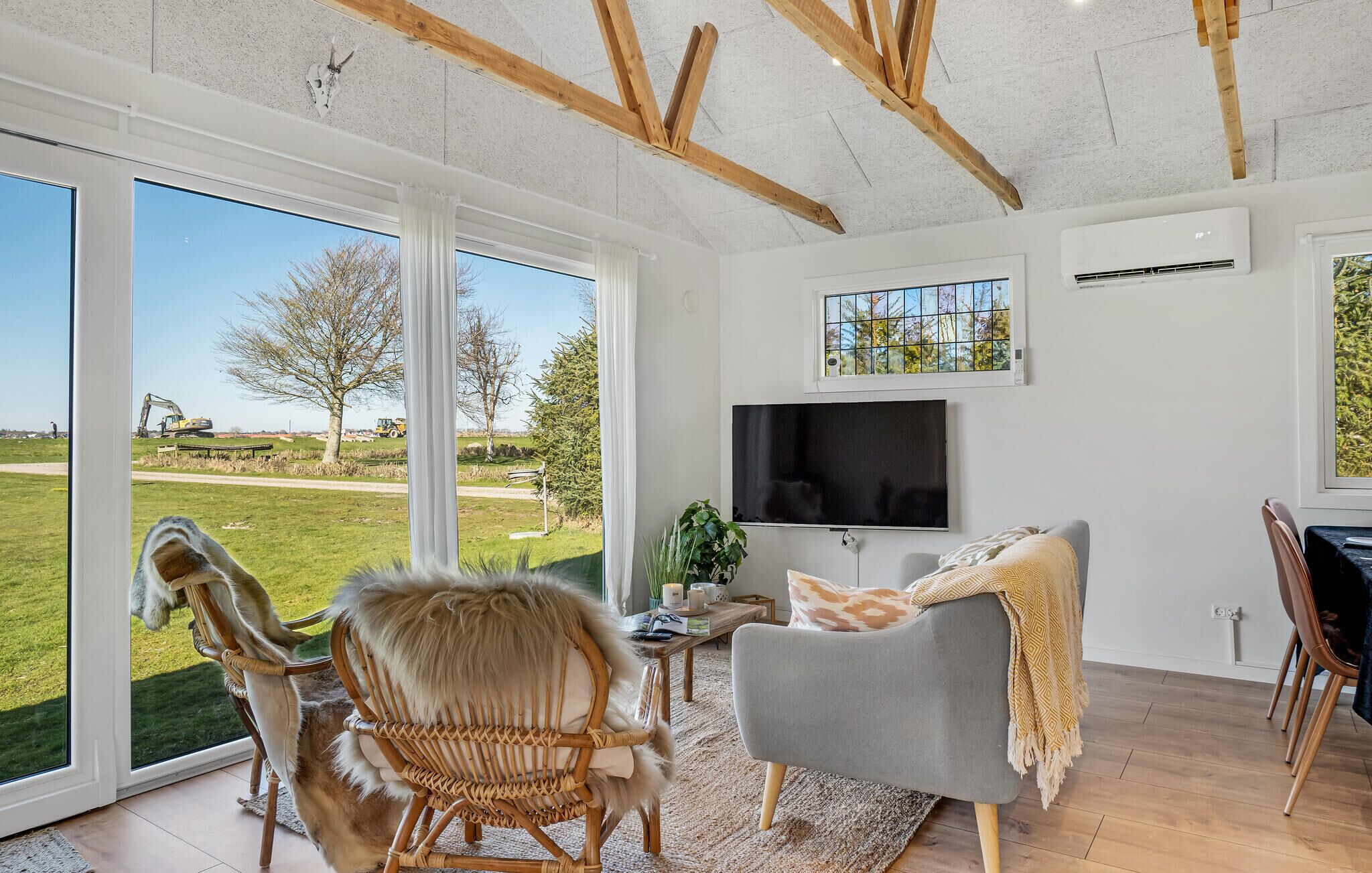 Smart-tv en een open haard