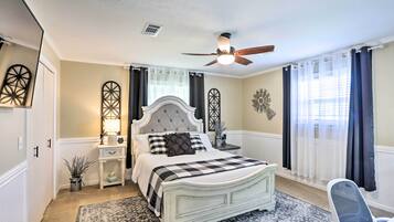 4 bedrooms, desk, laptop workspace, iron/ironing board