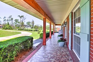 Property grounds - Sunny Florida Abode - Patio, Pool, & Fire Pit (Marianna)