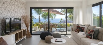Pool, garden and sea view - Villa Hibiscus