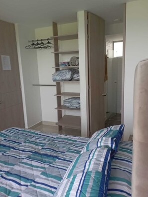 2 makuuhuonetta, vuodevaatteet, pääsy pyörätuolilla