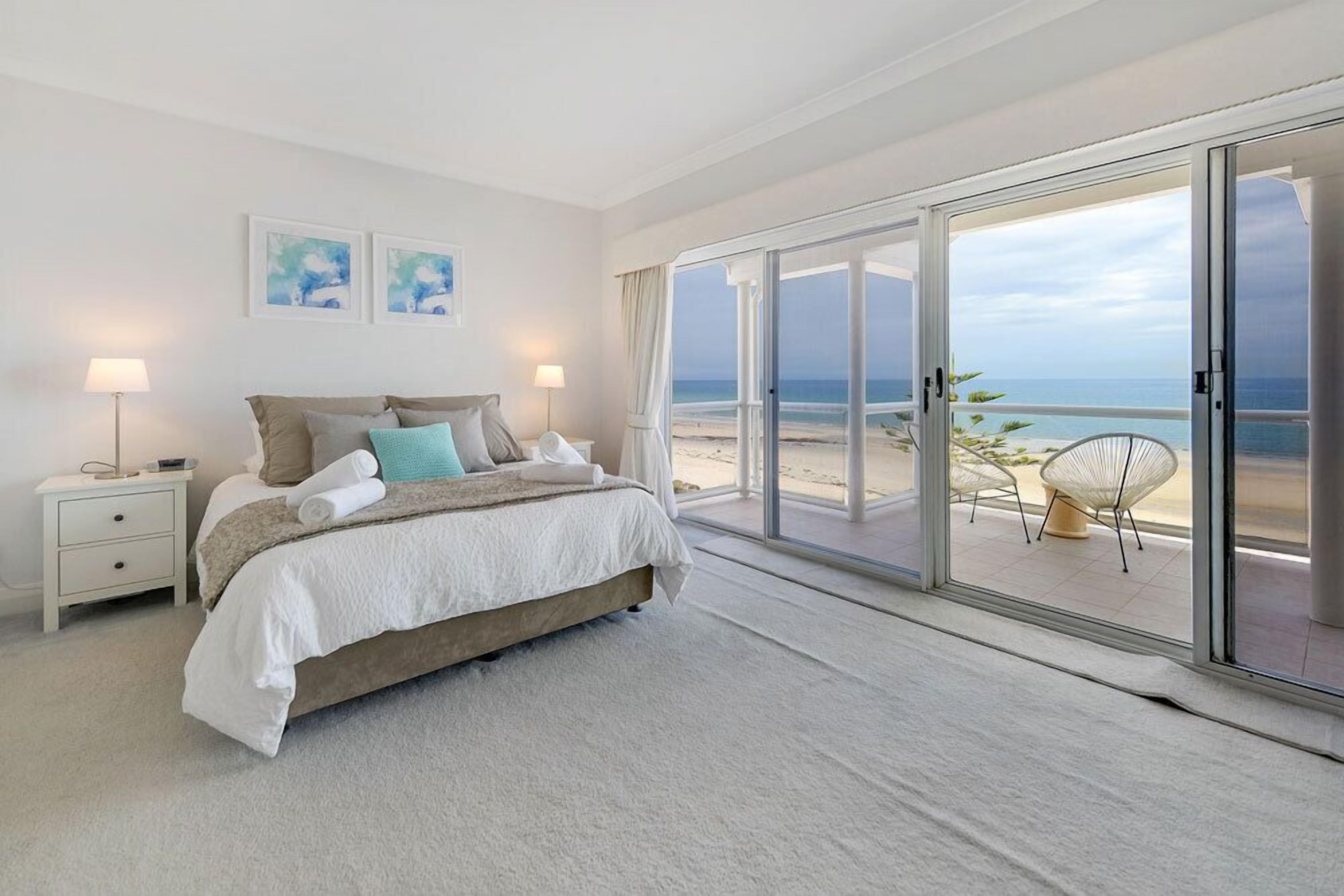 4 habitaciones, tabla de planchar con plancha, wifi y ropa de cama 