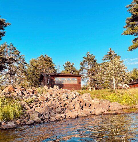 EAGLE LODGE - Cozy Cabin Overlooking the Beautiful E. Fork of the Chippewa River
