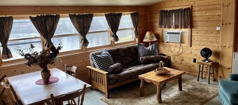EAGLE LODGE - Cozy Cabin Overlooking the Beautiful E. Fork of the Chippewa River