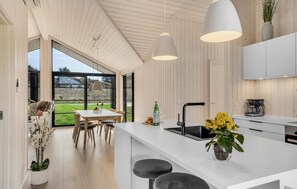 Fridge, microwave, oven, stovetop - Pet friendly home in Hjørring with WiFi (Hjørring)