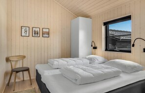 3 bedrooms, travel crib, free WiFi