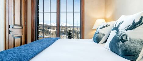 3 chambres, bureau, fer et planche Ă repasser, accĂšs au Wi-Fi (inclus)