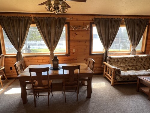 EAGLE LODGE - Large log cabin on the E. Fork of Chippewa River