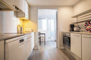 Refrigerador, microondas, horno y lavavajillas 