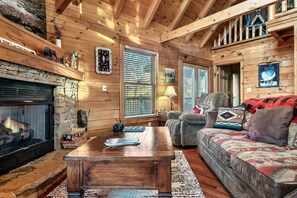 Smart TV, fireplace, Netflix, streaming services