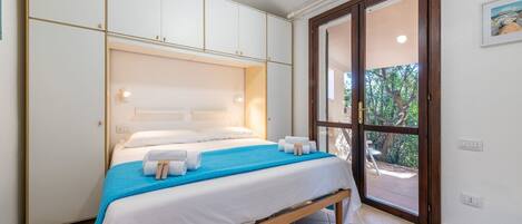 2 chambres, lit parapluie, draps fournis