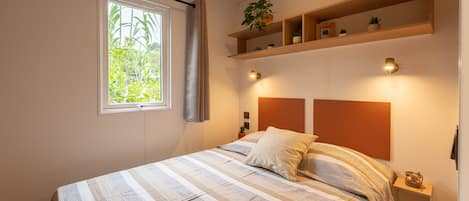 2 bedrooms, iron/ironing board