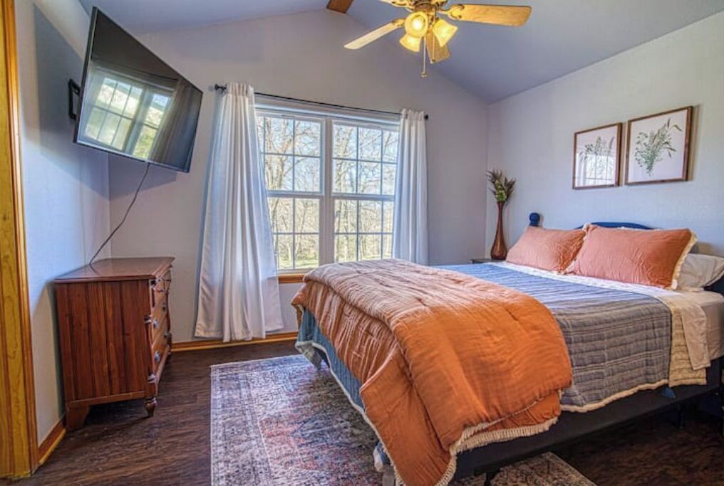 2 bedrooms, desk, iron/ironing board, free WiFi