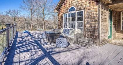 Relaxing Lake Retreat off I-40