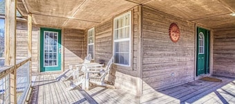 Relaxing Lake Retreat off I-40