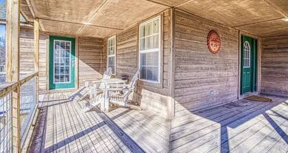 Relaxing Lake Retreat off I-40